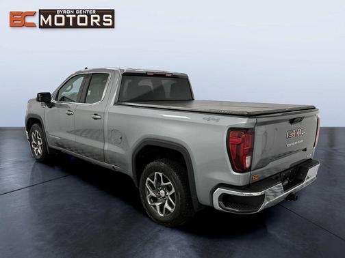 Sterling Metallic 2023 GMC Sierra 1500 SLE