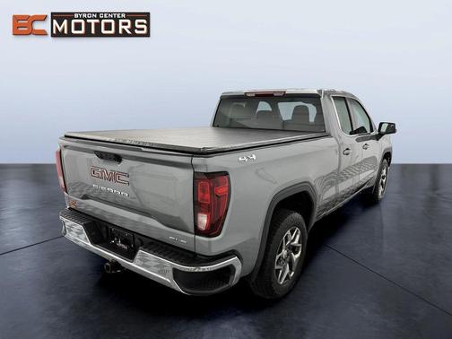 Sterling Metallic 2023 GMC Sierra 1500 SLE