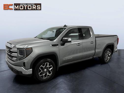 Sterling Metallic 2023 GMC Sierra 1500 SLE