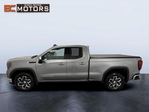 Sterling Metallic 2023 GMC Sierra 1500 SLE