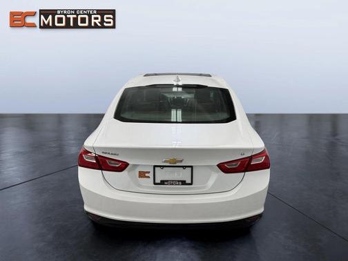 Iridescent Pearl Tricoat 2017 Chevrolet Malibu 1LT