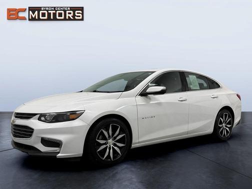 Iridescent Pearl Tricoat 2017 Chevrolet Malibu 1LT
