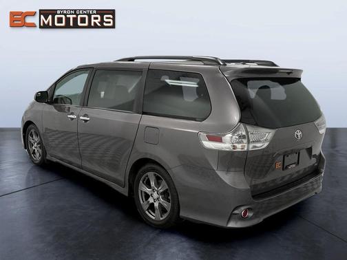 Predawn Gray Mica 2017 Toyota Sienna SE