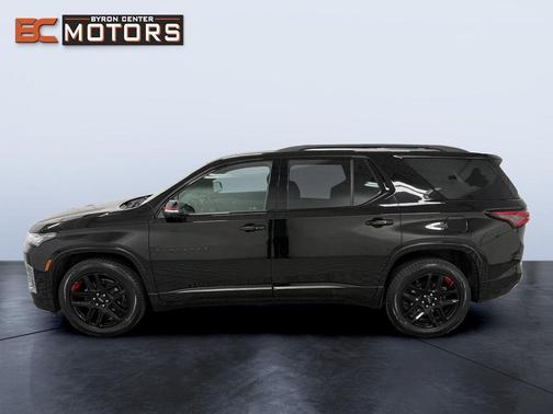 Black 2022 Chevrolet Traverse Premier