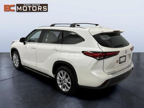 Blizzard Pearl 2021 Toyota Highlander Limited