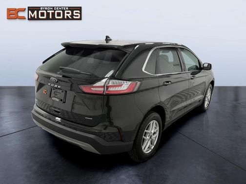 Forged Green Metallic 2023 Ford Edge SEL