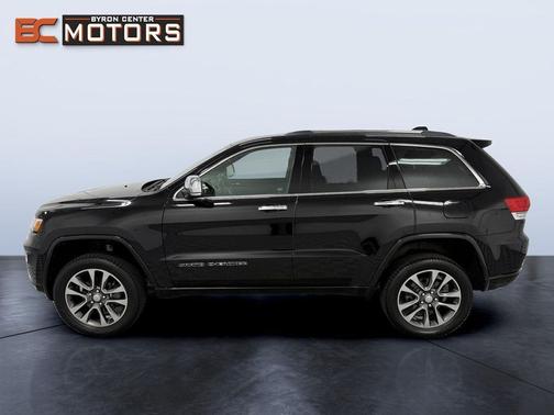 Diamond Black Crystal Pearlcoat 2018 Jeep Grand Cherokee Overland