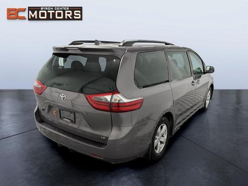 2020 Toyota Sienna LE