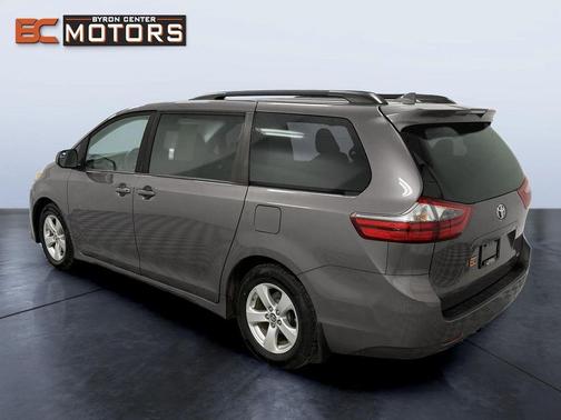 2020 Toyota Sienna LE