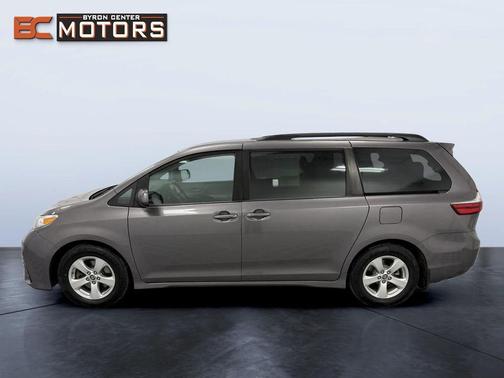 2020 Toyota Sienna LE