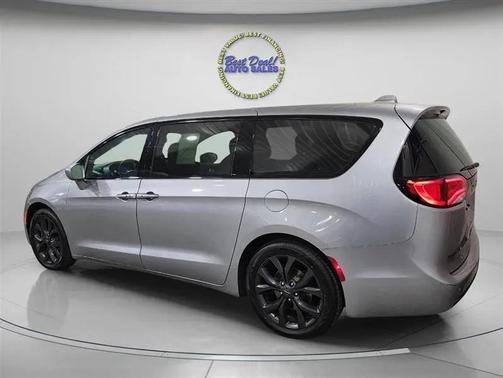 2020 Chrysler Pacifica Touring