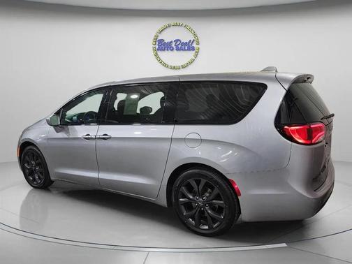 2020 Chrysler Pacifica Touring