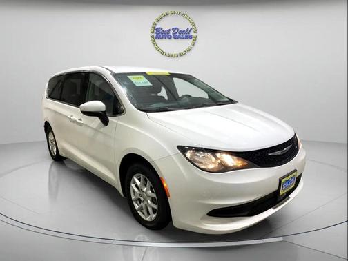 2022 Chrysler Voyager LX