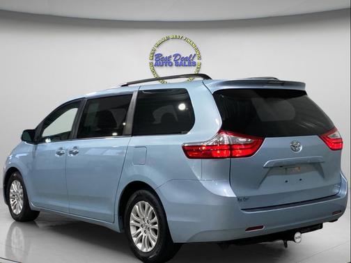 2017 Toyota Sienna XLE