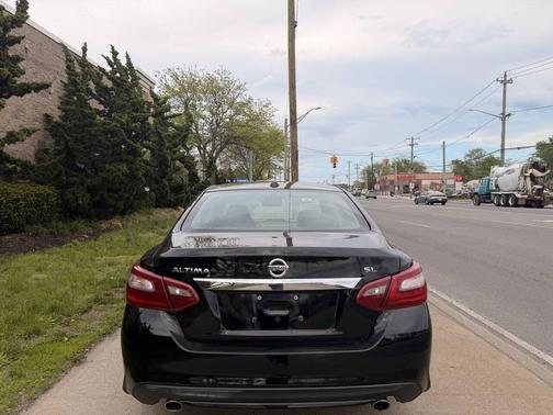 Black 2018 Nissan Altima 2.5 SL