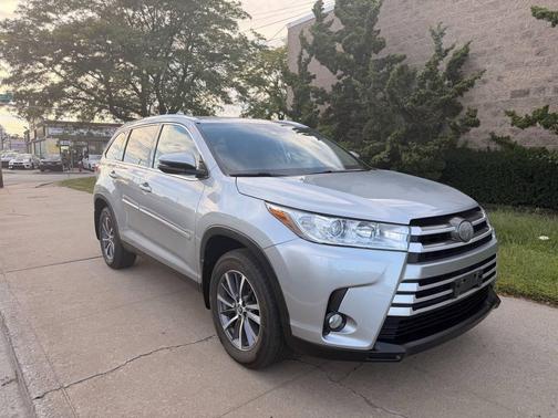 Celestial Silver Metallic 2019 Toyota Highlander XLE
