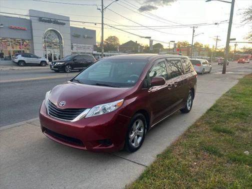 2011 Toyota Sienna LE