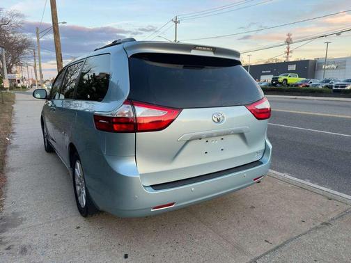 2015 Toyota Sienna XLE