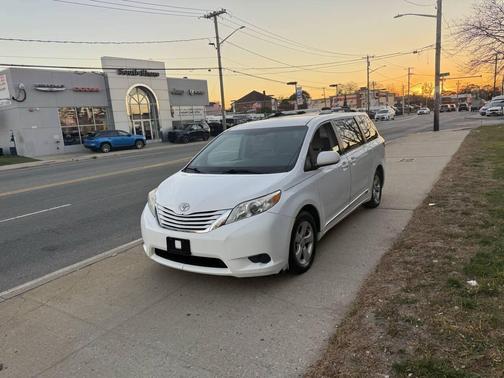 2015 Toyota Sienna LE