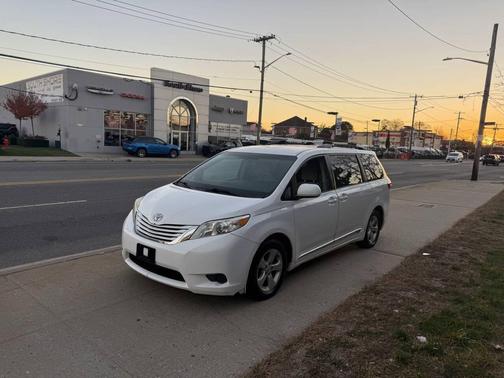 2015 Toyota Sienna LE