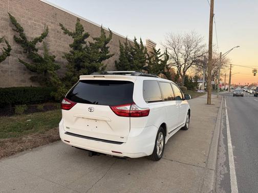 2015 Toyota Sienna LE