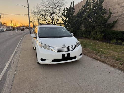 2015 Toyota Sienna LE
