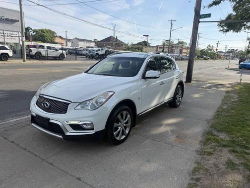 White 2016 INFINITI QX50 Base