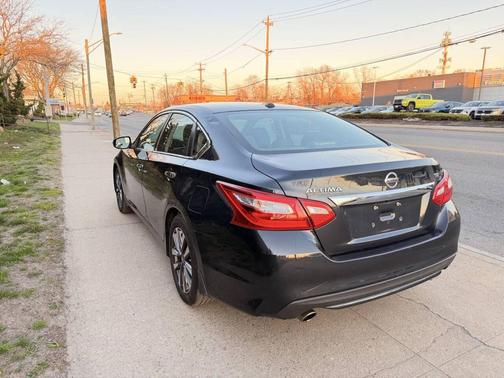 Gray 2017 Nissan Altima 2.5 SL