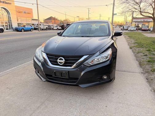 Gray 2017 Nissan Altima 2.5 SL