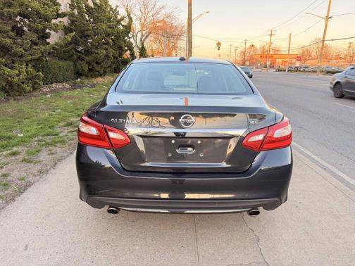 Gray 2017 Nissan Altima 2.5 SL