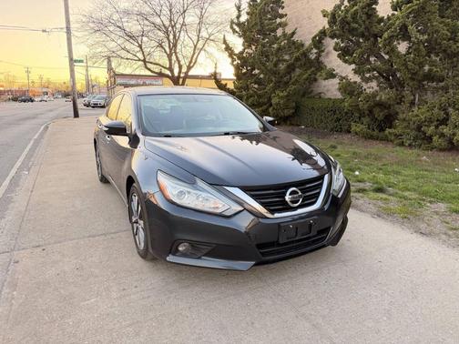 Gray 2017 Nissan Altima 2.5 SL