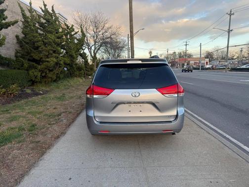 2014 Toyota Sienna LE