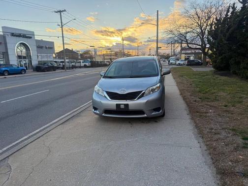 2014 Toyota Sienna LE