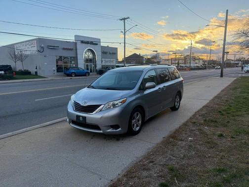 2014 Toyota Sienna LE