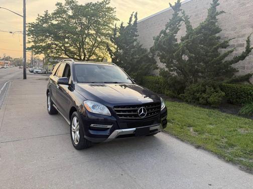 Blue 2013 Mercedes-Benz M-Class ML 350 4MATIC AWD 4dr SUV