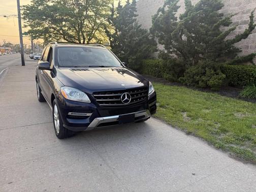 Blue 2013 Mercedes-Benz M-Class ML 350 4MATIC AWD 4dr SUV