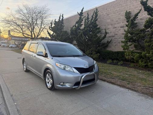 2013 Toyota Sienna LE