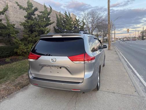 2013 Toyota Sienna LE