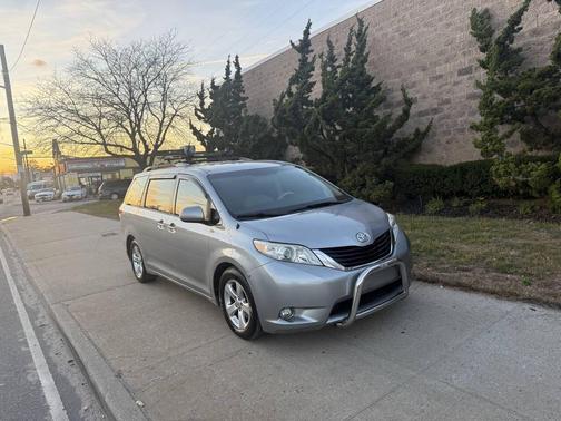 2013 Toyota Sienna LE