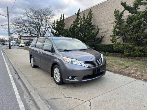 2017 Toyota Sienna Limited Premium