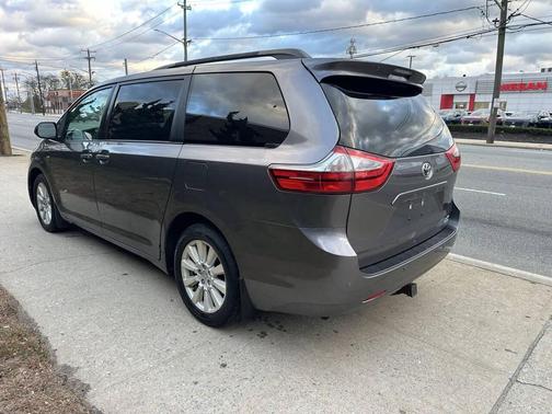 2017 Toyota Sienna Limited Premium