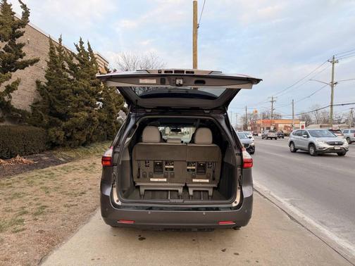 2017 Toyota Sienna XLE