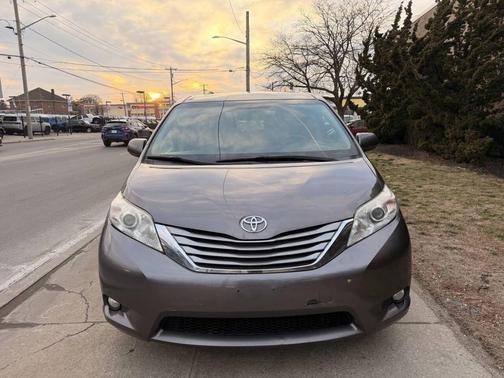 2017 Toyota Sienna XLE