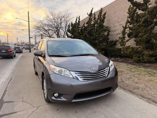 2017 Toyota Sienna XLE