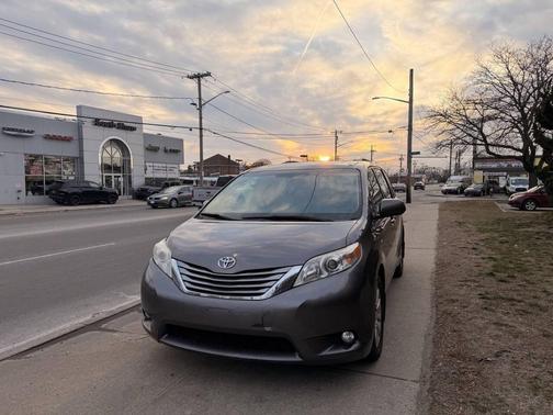 2017 Toyota Sienna XLE