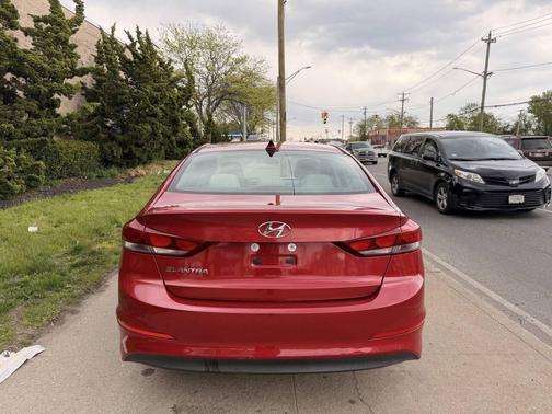 Red 2017 Hyundai ELANTRA SE
