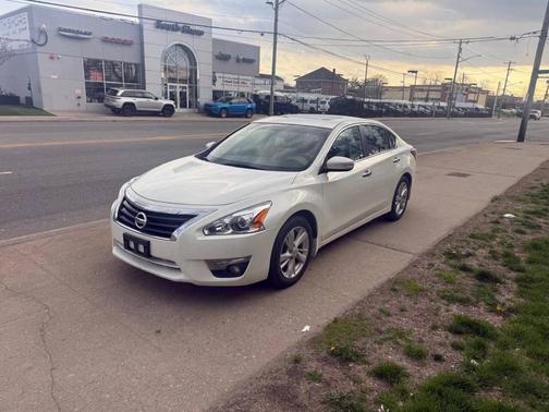 White 2015 Nissan Altima 2.5 SL