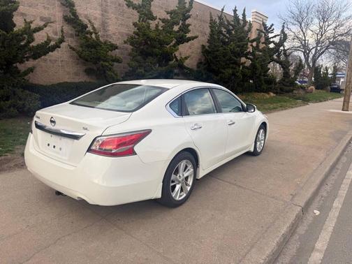 White 2015 Nissan Altima 2.5 SL