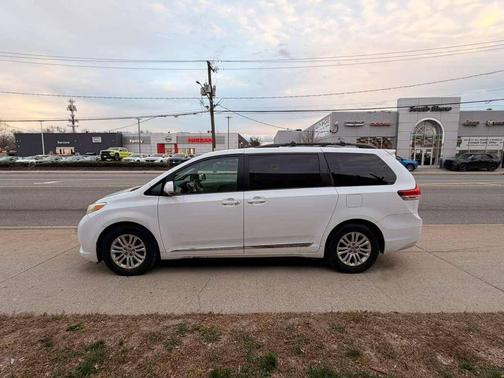 2013 Toyota Sienna XLE