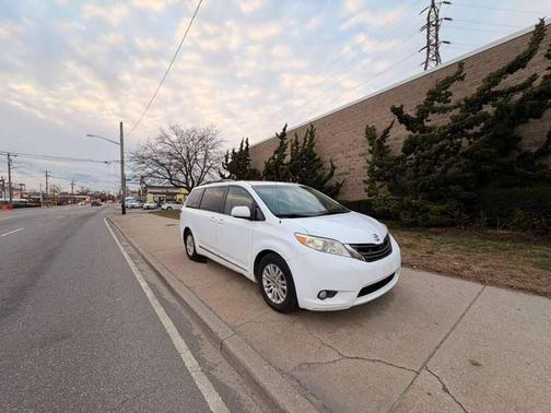 2013 Toyota Sienna XLE